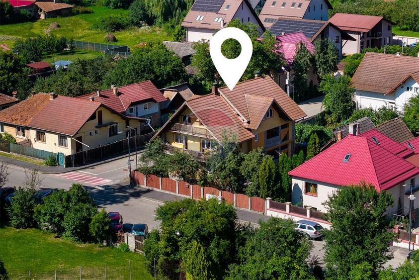 Casă individuală cu 7 camere cu Teren 835 Mp în Cristian