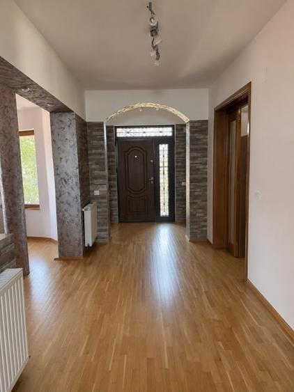 Casă individuală cu 5 camere cu Canalizare în Mogoșoaia