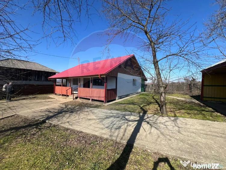 Casă cu 3 camere cu Teren 7000 Mp în Movilița