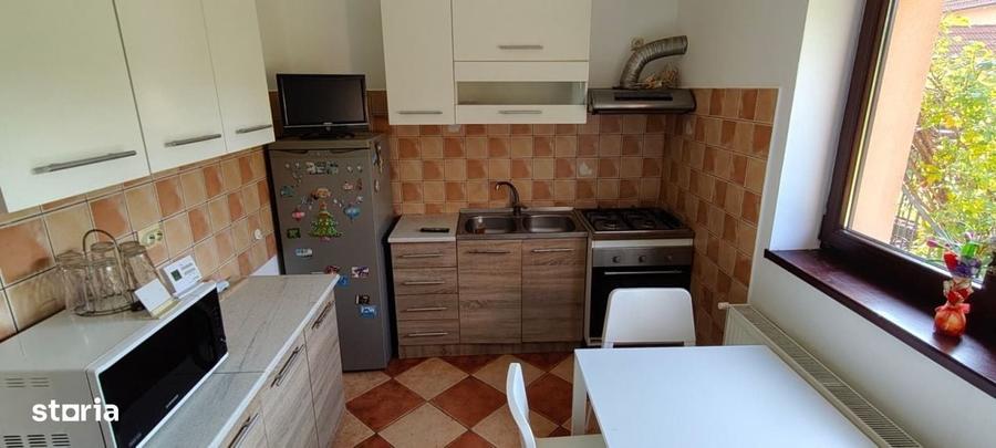 Casă cu 2 camere decomandat în Central
