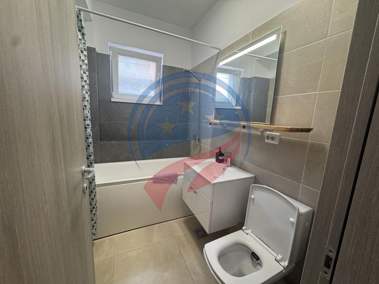 Apartament cu 3 camere semidecomandat, mobilat în Central