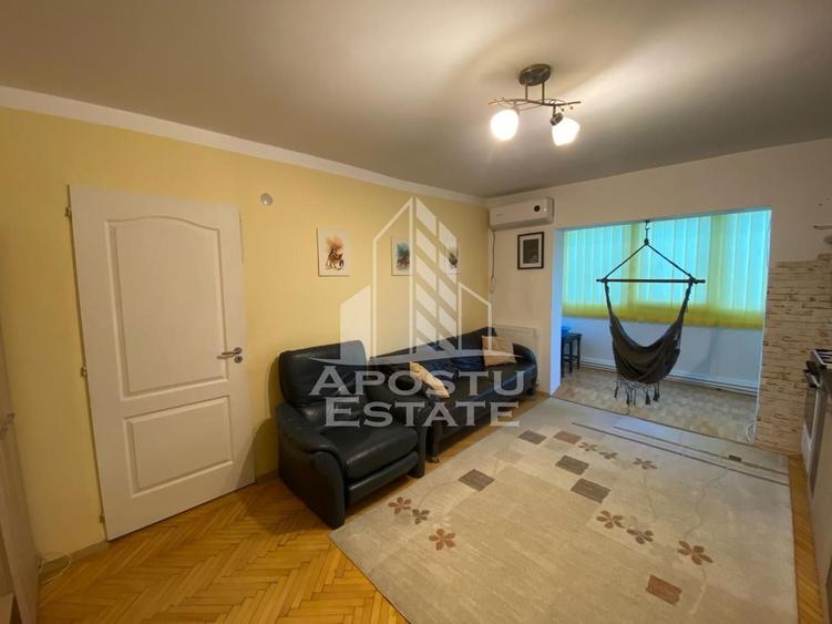 Apartament cu 3 camere semidecomandat, mobilat în Girocului