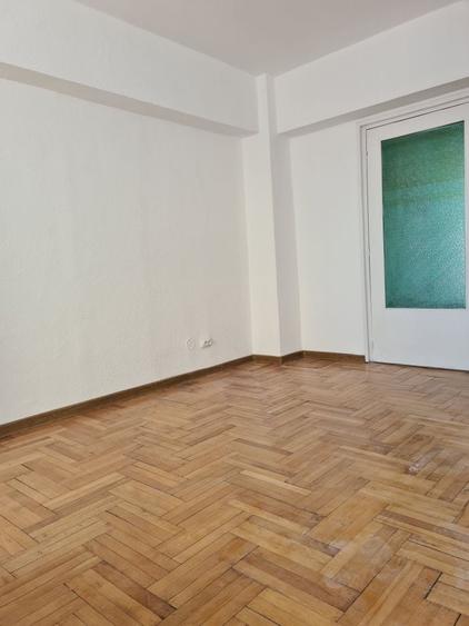 Apartament cu 3 camere decomandat în Buhuși