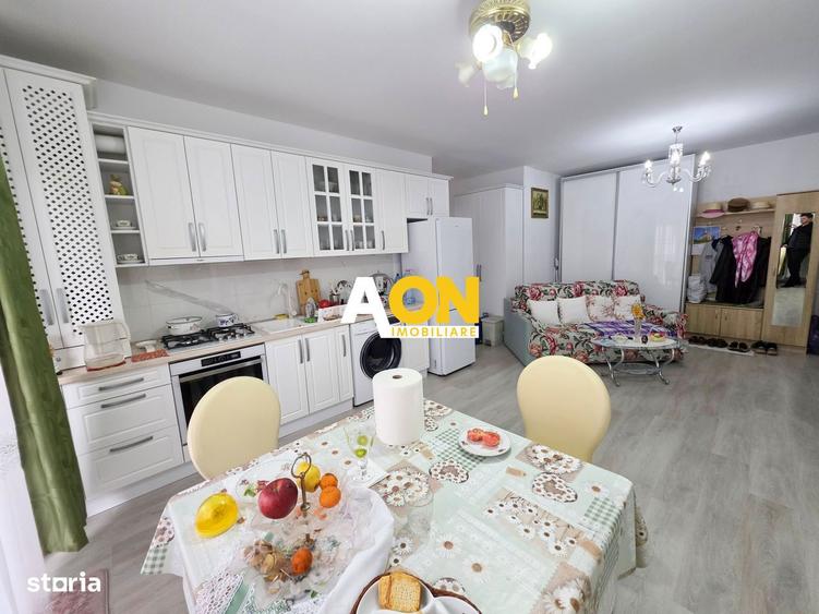 Apartament cu 3 camere, mobilat în Micești