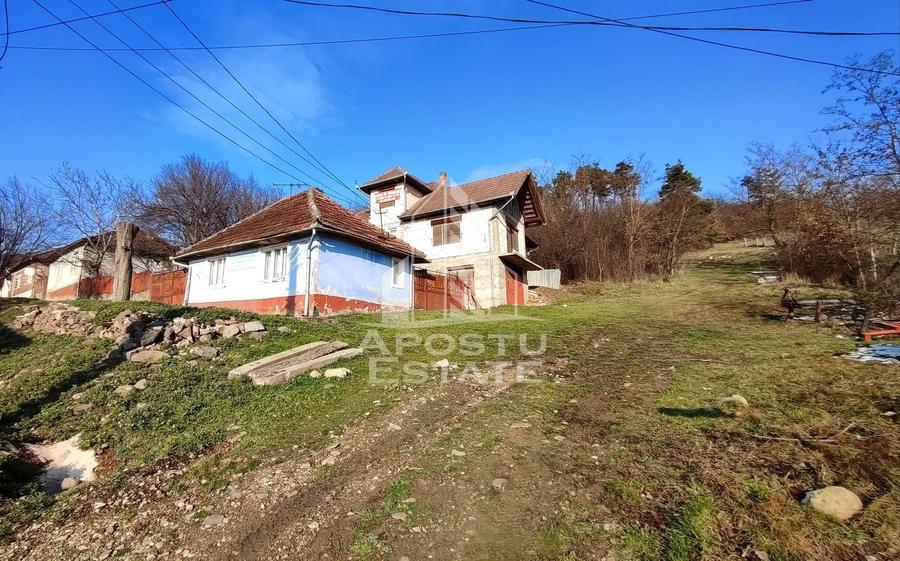 Casă individuală cu 9 camere cu Canalizare în Nord-Est