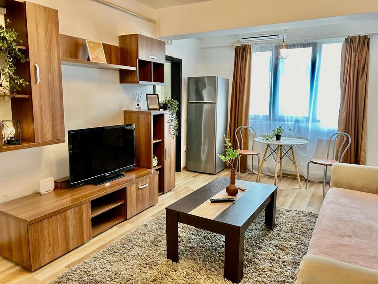 Apartament cu 3 camere semidecomandat în Ultracentral