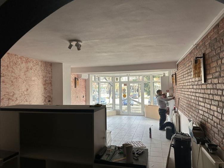 Spațiu comercial, de 40 mp, în Hunedoara