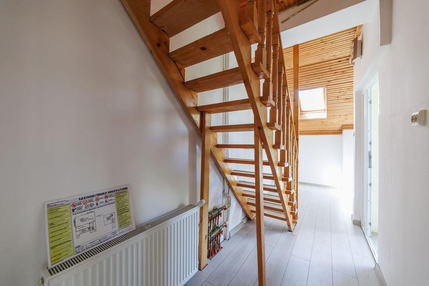 Casă cu 5 camere cu Teren 719 Mp în Găvana