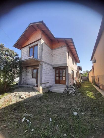 Casă cu 3 camere în Vulcana-Pandele