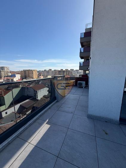 Apartament cu 3 camere decomandat, mobilat în Trocadero