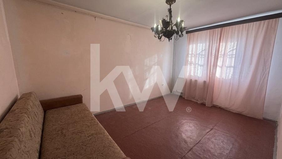 Apartament cu 3 camere decomandat în Astra