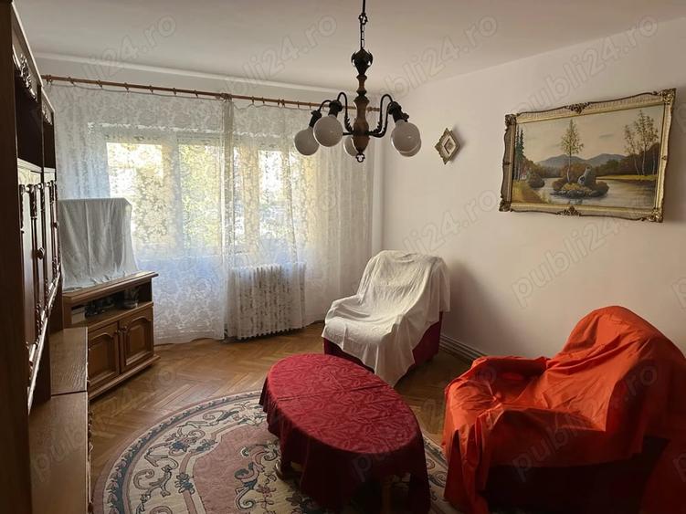 Apartament cu 4 camere decomandat în Central