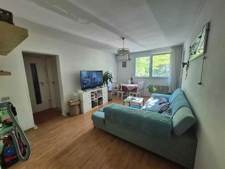 Apartament cu 4 camere semidecomandat în Titan
