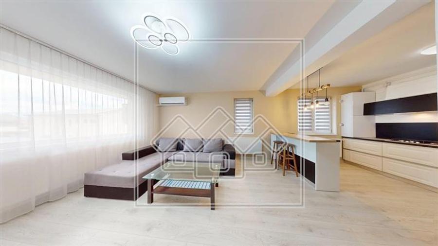 Apartament cu 3 camere decomandat în Șelimbăr — fotografia 2