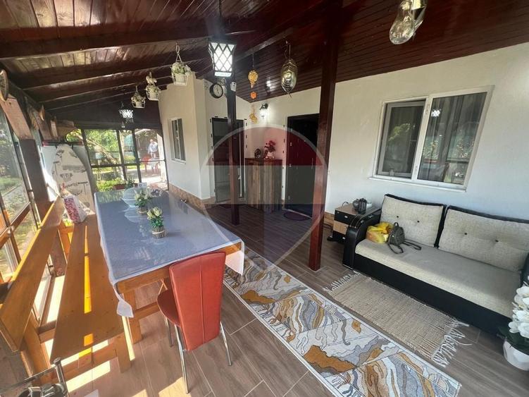 Casă cu 2 camere cu Teren 6943 Mp în Gologanu