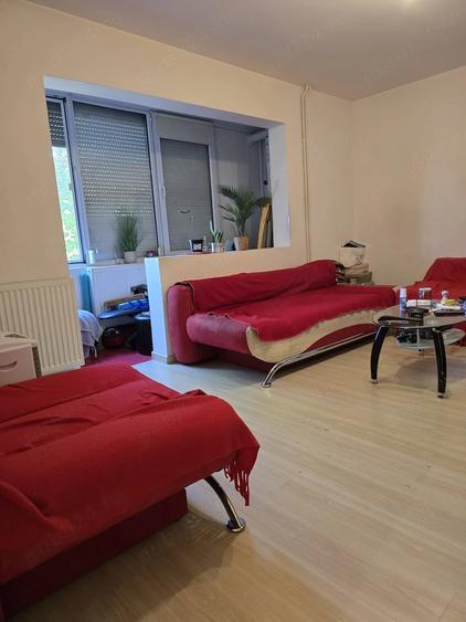 Apartament cu 3 camere semidecomandat în Gheorghe Lazăr