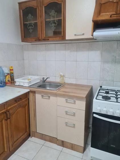 Apartament cu 3 camere decomandat, mobilat în Nicolina