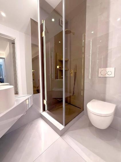 Apartament cu 3 camere semidecomandat, mobilat în Central