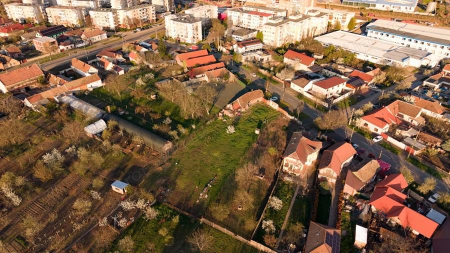 Teren de 1811 mp, în Aradul Nou