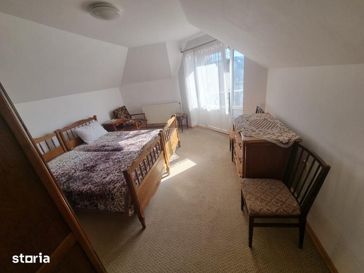 Casă cu 4 camere cu Teren 1202 Mp în Băcia