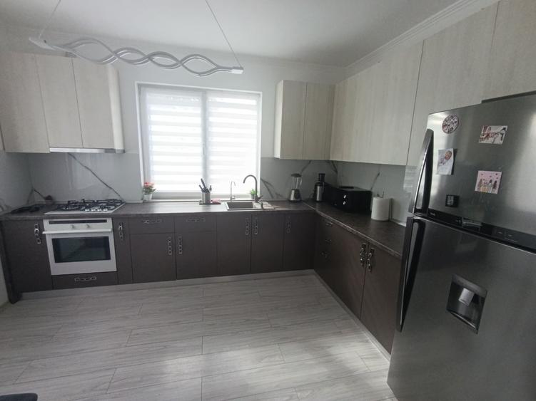 Casă cu 4 camere în Tărian