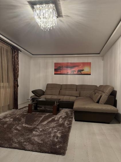 Casă individuală cu 5 camere cu Teren 242 Mp în Central