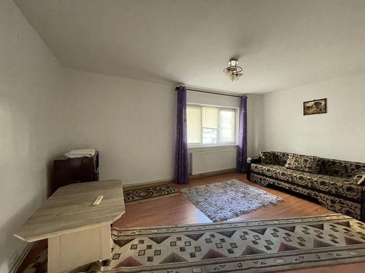 Apartament cu 2 camere decomandat în Valea Aurie