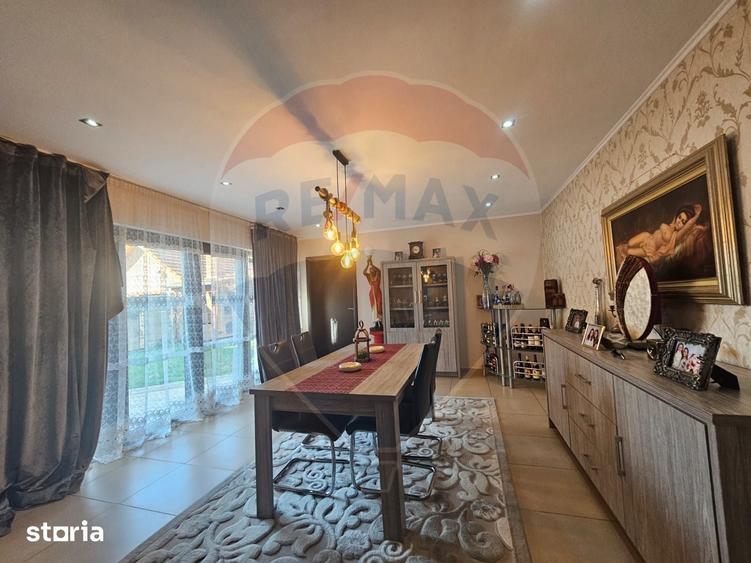 Casă cu 7 camere cu Teren 350 Mp în Central