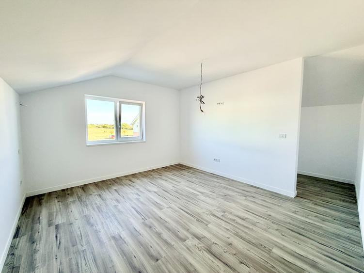 Duplex cu 4 camere cu Teren 275 Mp în Urseni