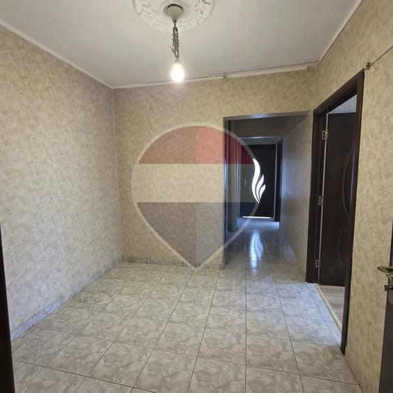 Apartament cu 3 camere decomandat în Nord