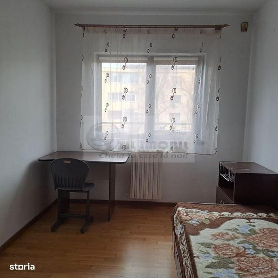 Apartament cu 4 camere decomandat în Central