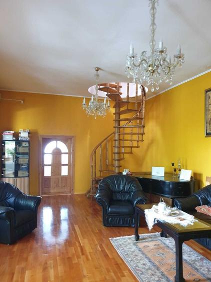 Casă cu 4 camere în Dumbrăveni