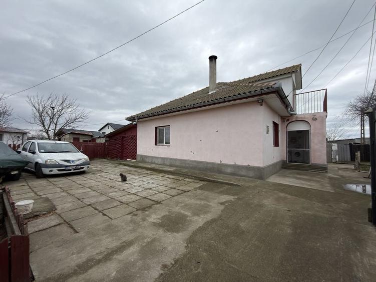 Casă cu 3 camere în Corbu