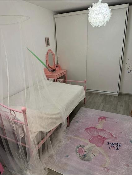 Apartament cu 3 camere decomandat în Aradului