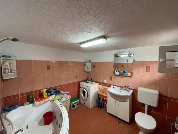 Casă individuală cu 4 camere cu Canalizare în Oarda
