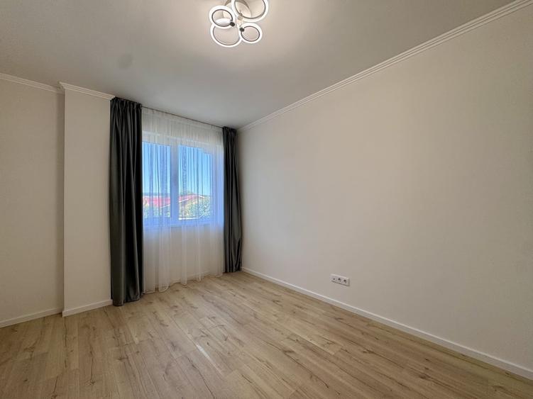 Apartament cu 3 camere semidecomandat în Central