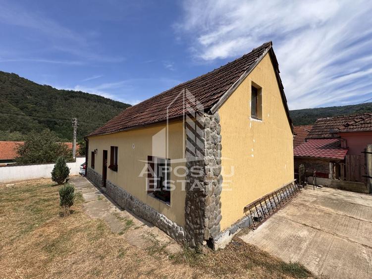 Casă individuală cu 4 camere cu Canalizare în Dăbâca