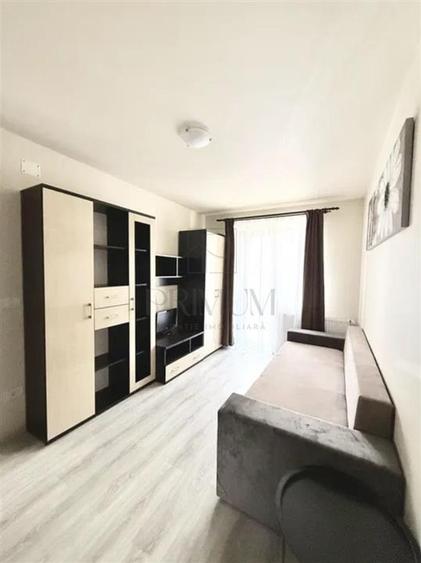 Apartament cu 3 camere semidecomandat în Lipovei