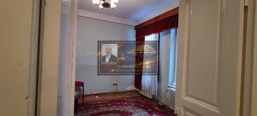 Spațiu comercial, de 300 mp, în Central