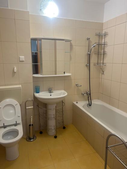 Apartament cu 3 camere decomandat în Doamna Ghica