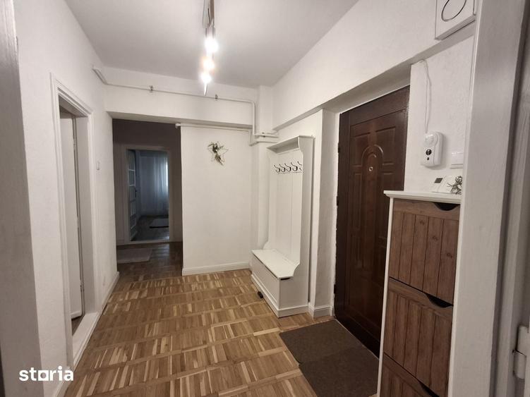 Apartament cu 3 camere decomandat, mobilat în Calea București