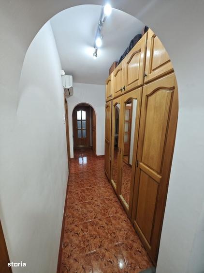 Apartament cu 4 camere decomandat în Central