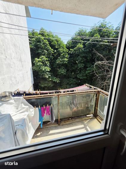 Apartament cu 3 camere nedecomandat în Malu Roșu