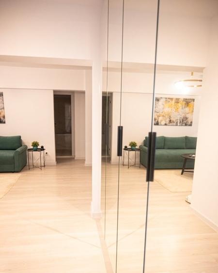 Apartament cu 3 camere semidecomandat, mobilat în 13 Septembrie