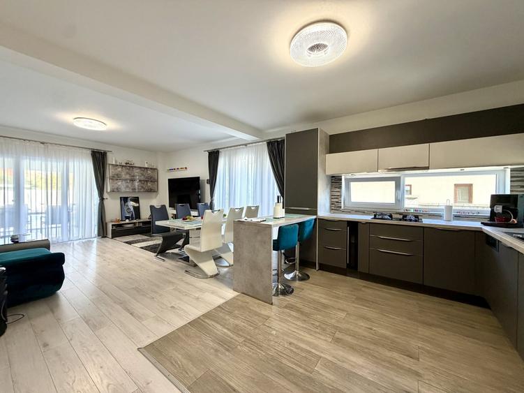 Duplex cu 4 camere cu Piscina în Dumbrăvița