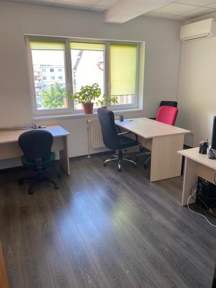 Casă individuală cu 14 camere cu Canalizare în Zorilor