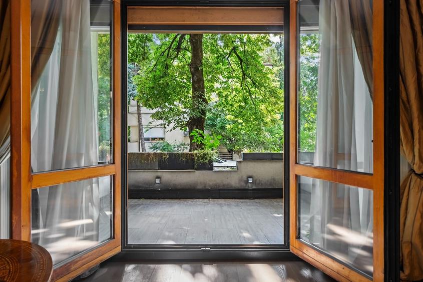 Apartament cu 6 camere decomandat, mobilat în Cotroceni