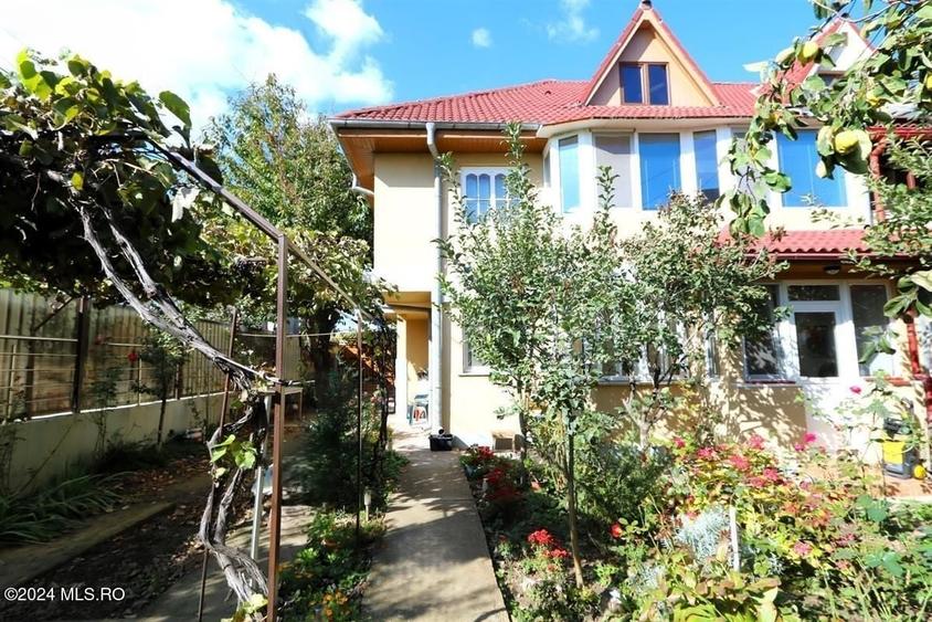 Duplex cu 4 camere cu Canalizare în Central