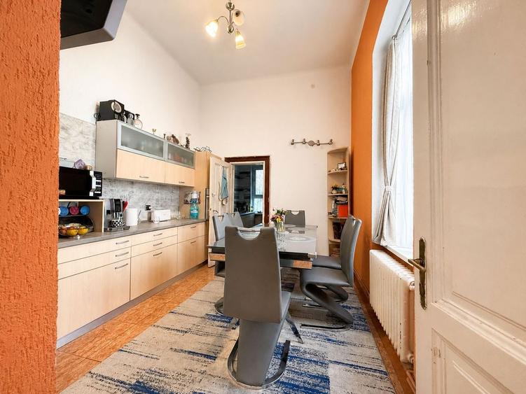 Apartament cu 4 camere circular, mobilat în Central