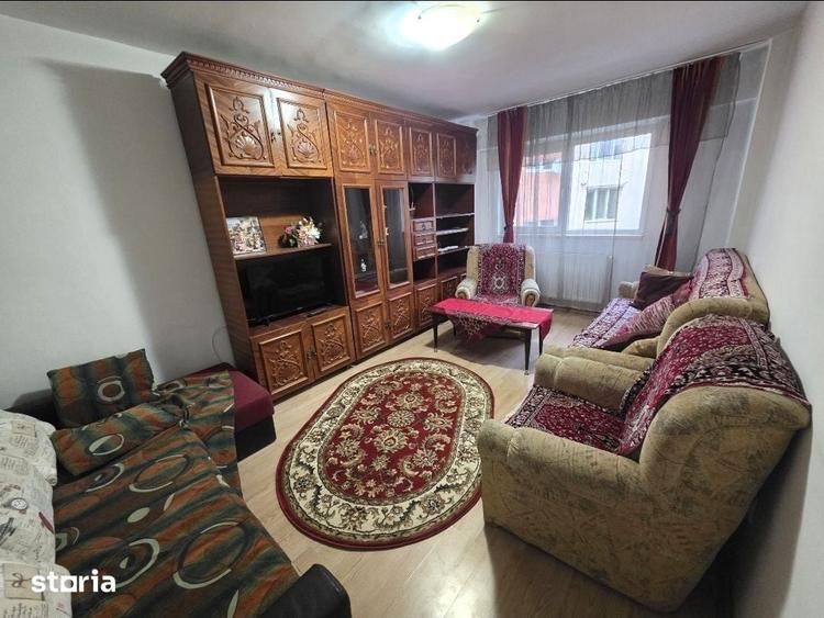 Apartament cu 2 camere decomandat în Tractorul